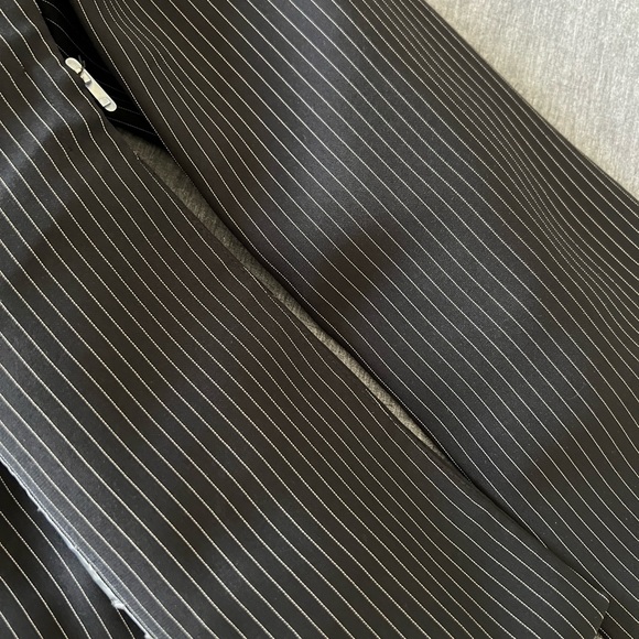 Tahari 8P 3 pc pinstripe Suit - Picture 6 of 6